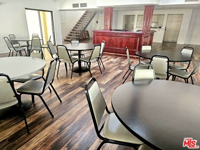 Building Photo - 10201 Mason Ave