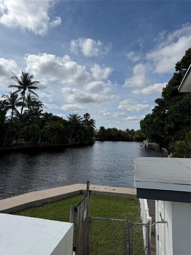 Building Photo - 1818 E Oakland Park Blvd