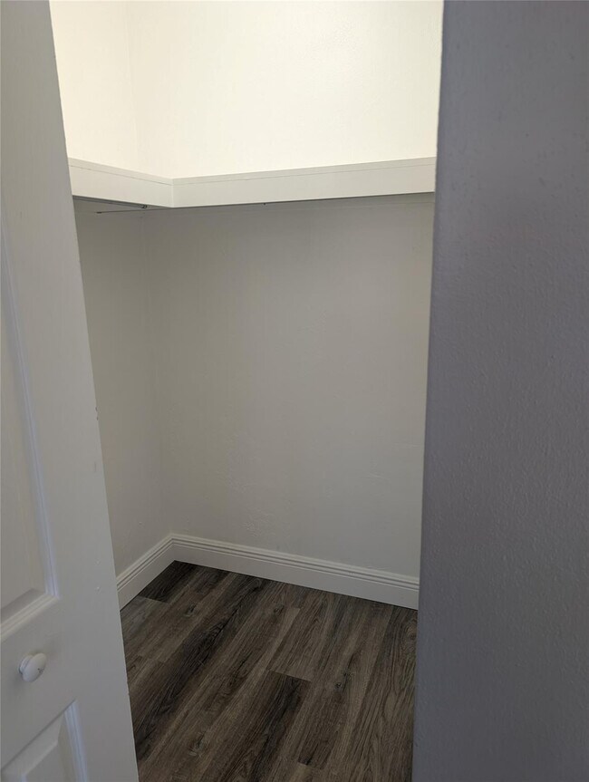 Building Photo - 5820 NW 17th Pl