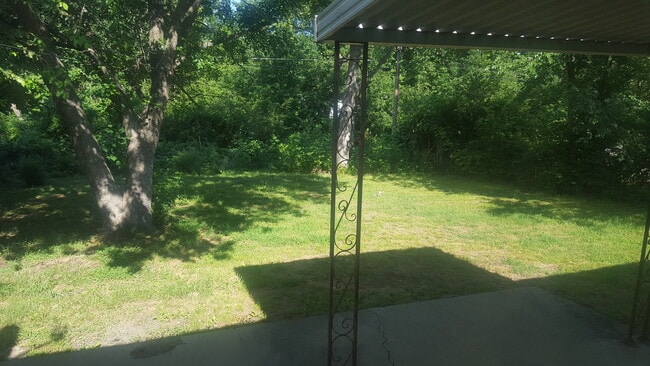 Building Photo - 1672 S Maple Ave