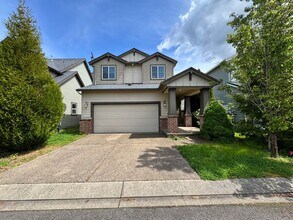 Building Photo - FOR RENT - SPACIOUS 4 BEDROOM, 2.5 BATH IN...