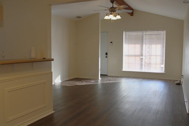 Building Photo - 1610 Christine Rd