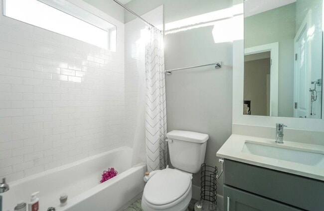 Building Photo - 622 Janisch Rd