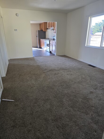 Building Photo - 303 S 2nd St