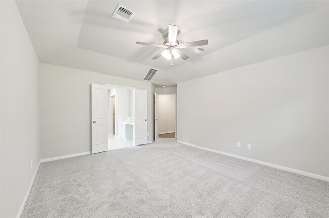 Building Photo - 2 N Circlewood Glen