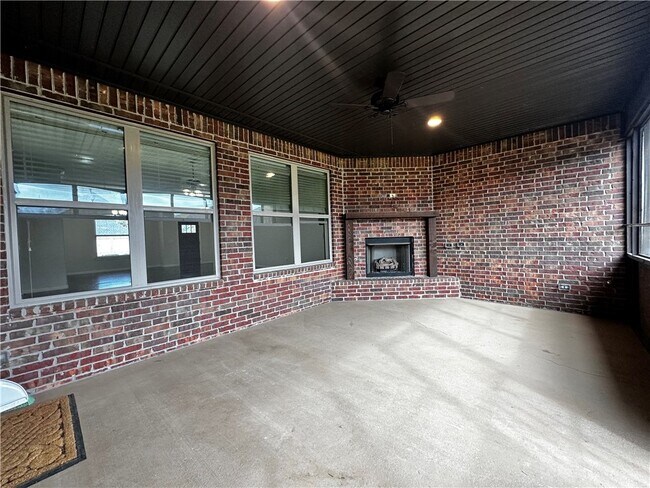 Building Photo - 584 N Mulligan Dr