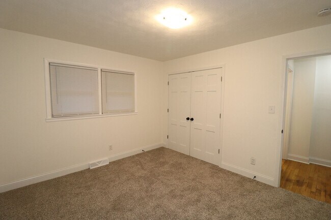 Building Photo - 517 Maple St