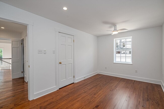 Building Photo - Renovated 2 Bedroom Carriage house off Lafayette Square