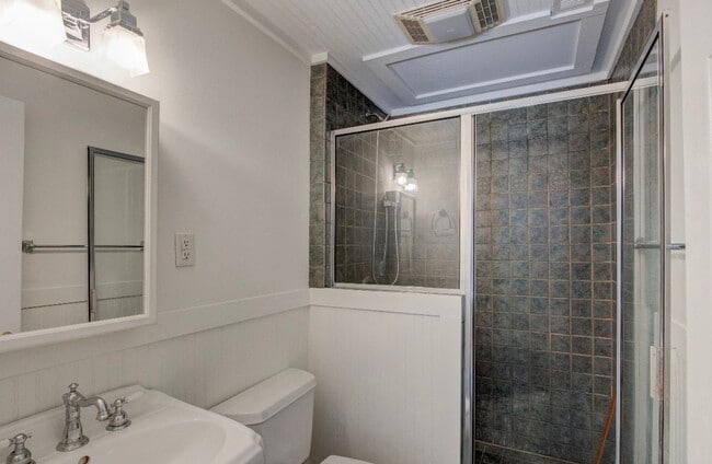 Building Photo - Executive 3/3 House in College Heights- $2,795
