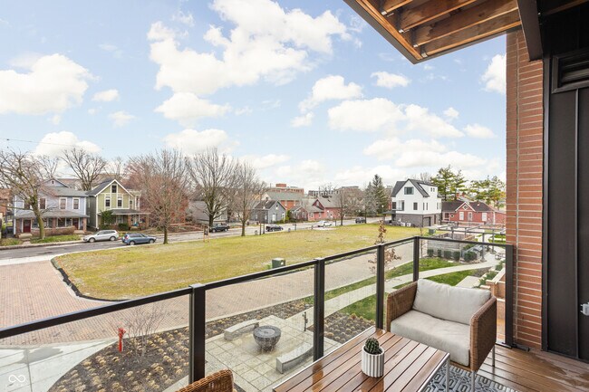 Building Photo - 877 N East St