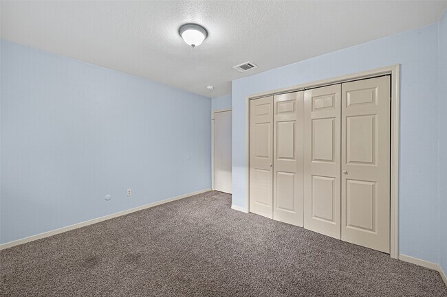Building Photo - 3906 Glen Cove Cir