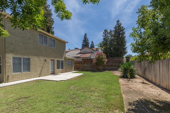 Building Photo - 953 E Buckhill Rd