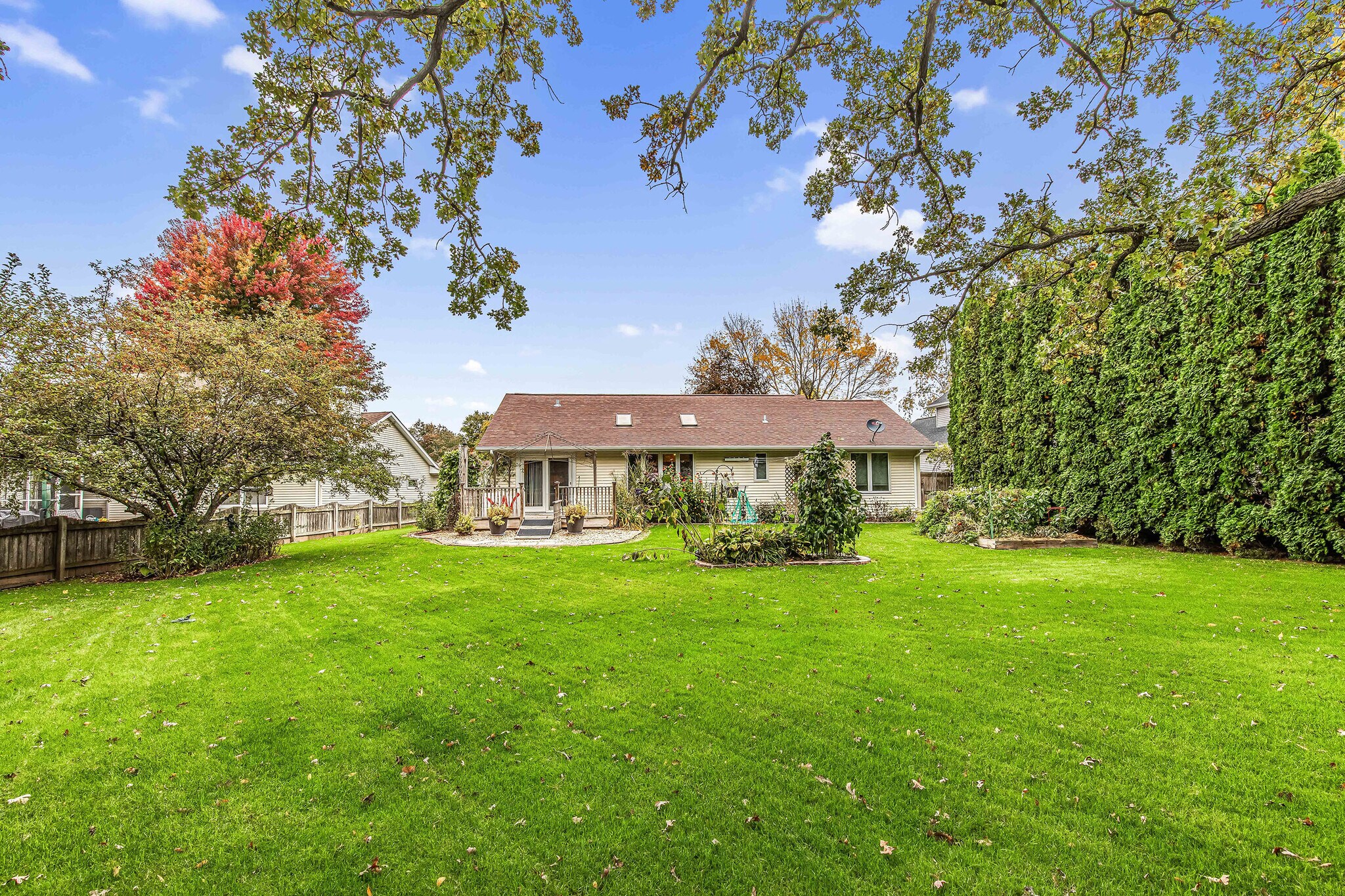 Building Photo - 5807 Black Walnut Dr