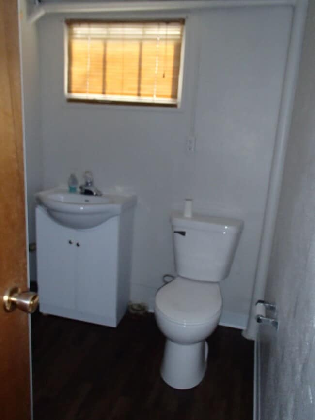 Building Photo - Larger 2 bedroom, 2 bathroom home! Pet Fri...