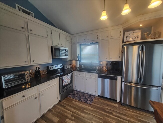 Building Photo - 16527 Lewis Scott Rd