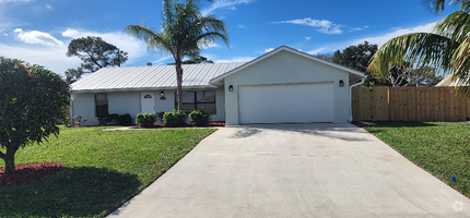 Building Photo - 19945 Gardenia Dr