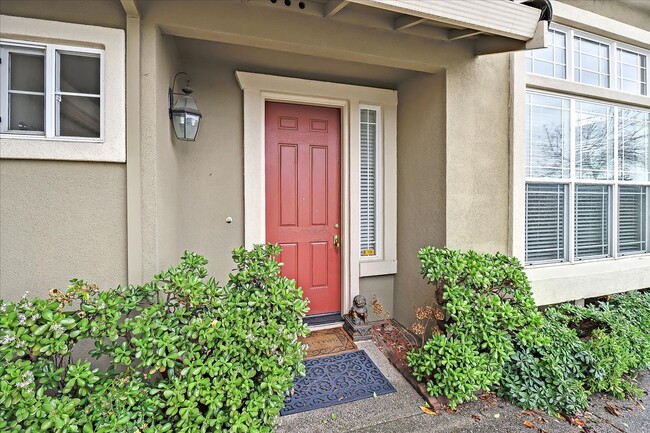 Building Photo - 4 Bed 3 Bath Home With 3 Car Garage High Ceilings And Fenced Yard