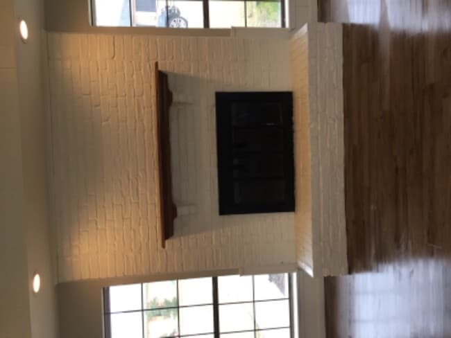 Building Photo - 1832 Woodbridge Dr