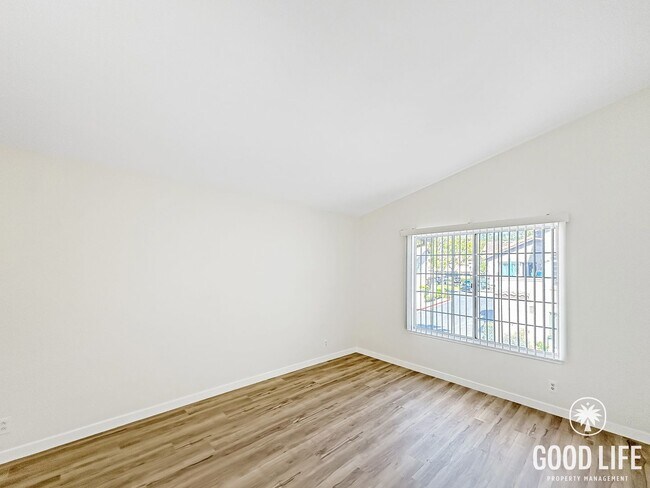 Building Photo - Fully Renovated 2BD/2.5BA in Aliso Viejo | Fireplace, Private Patio, Pool/Spa & Attached Garage