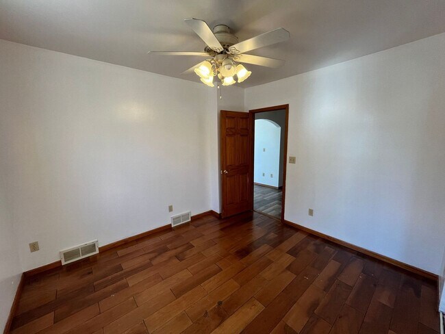 Building Photo - 714 4th St