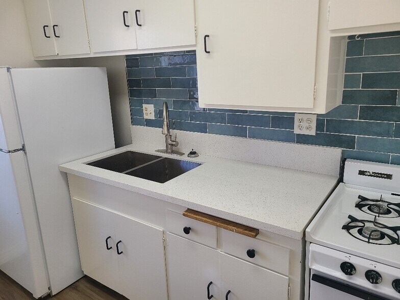 Building Photo - 361 13th St