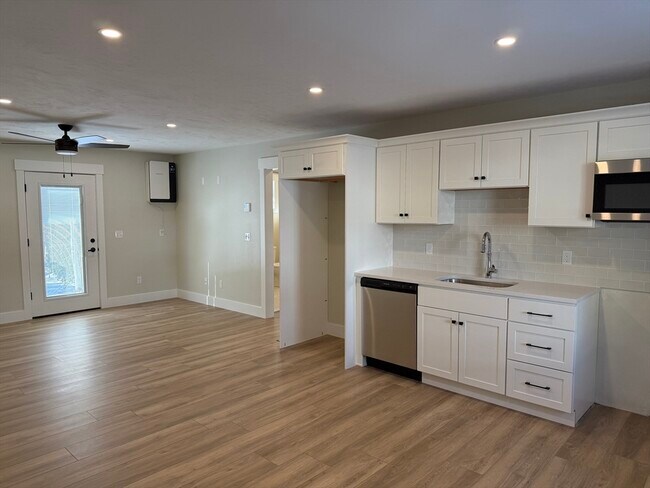 Building Photo - 480 Wareham St