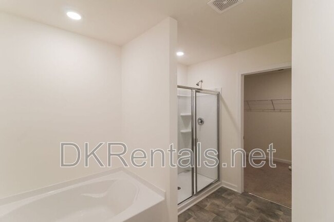 Building Photo - 520 Whitman Ln