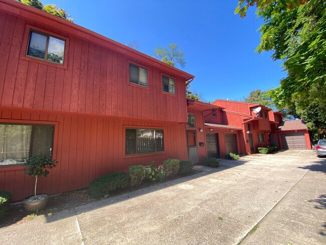 Building Photo - 1375 Rydalmount Rd