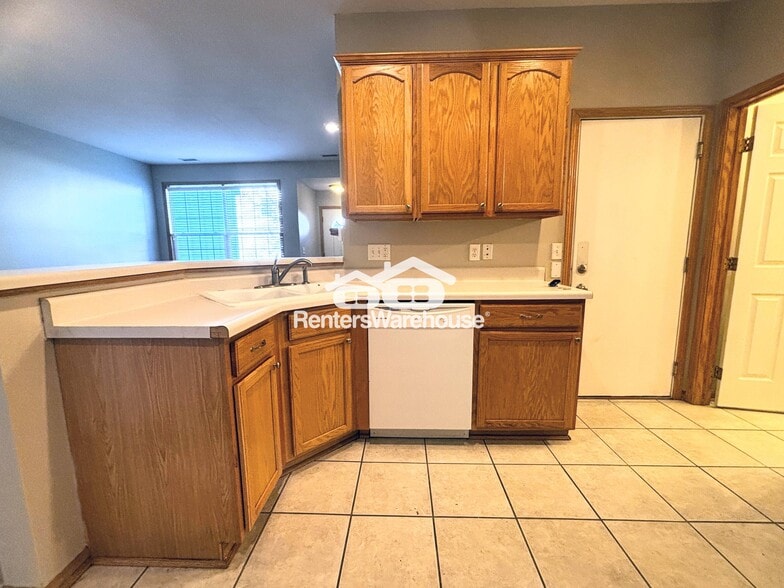 Building Photo - 3911 NE Gardenia Ln