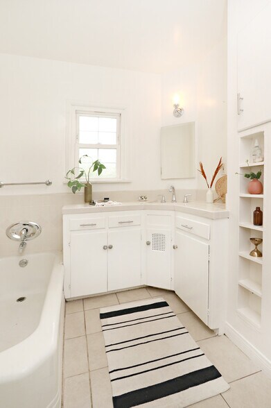 Building Photo - 329 N Avenue 66