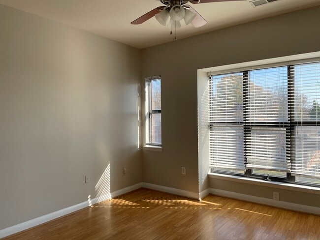 Building Photo - 566 New Bern Station Ct