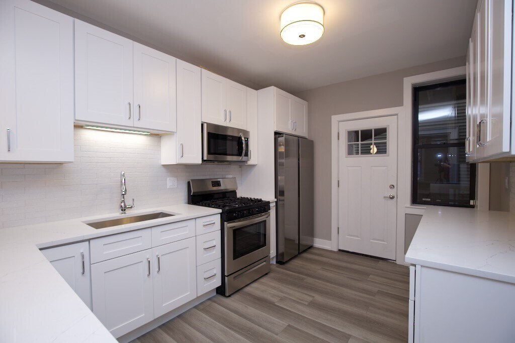 Building Photo - 3934 N Janssen Ave