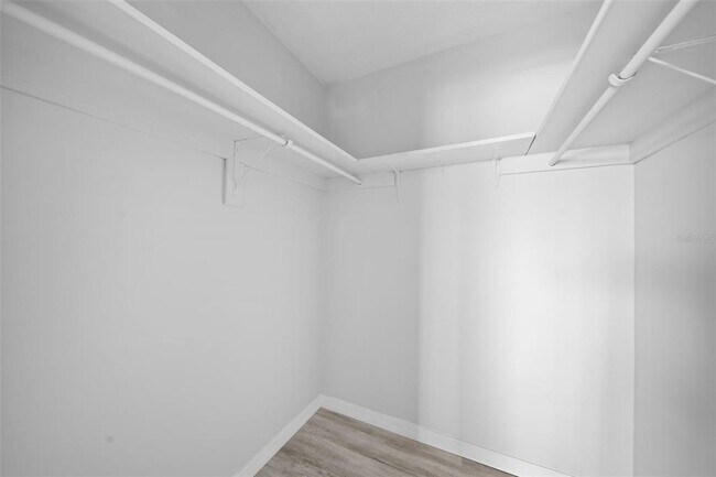 Building Photo - 4725 Cove Cir