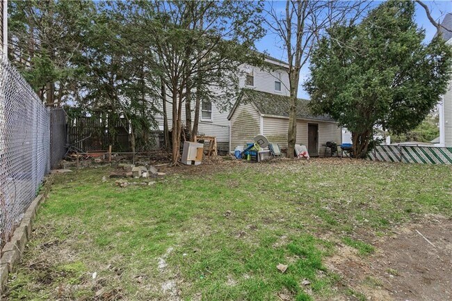 Building Photo - 92 Sylvian St