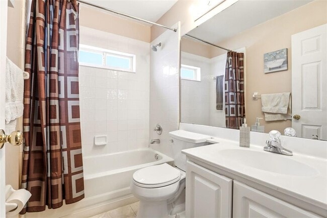 Building Photo - 824 Lake Biscayne Way