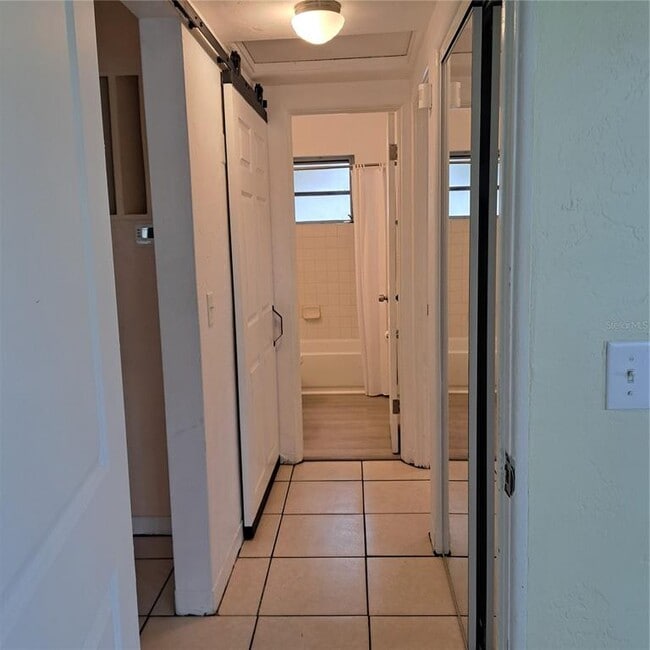 Building Photo - 627 61st Ave S