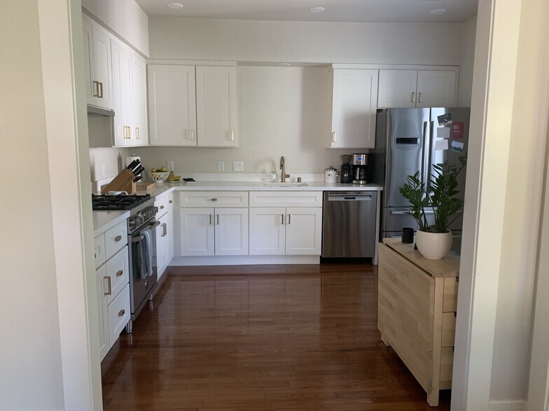 Building Photo - 2409 I St