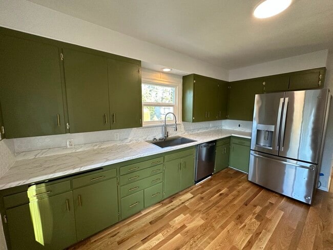 Building Photo - 6815 Lower Ridge Rd