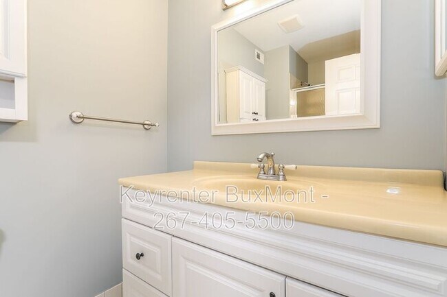 Building Photo - 654B Woodford Ln