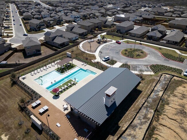 Building Photo - APPLEWOOD UNIT 1