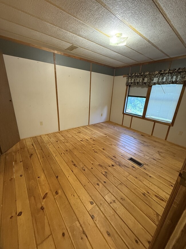 Building Photo - 1688 Red Hl Rd