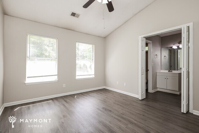 Building Photo - Charming 3-Bedroom Goose Creek Home with Sunroom