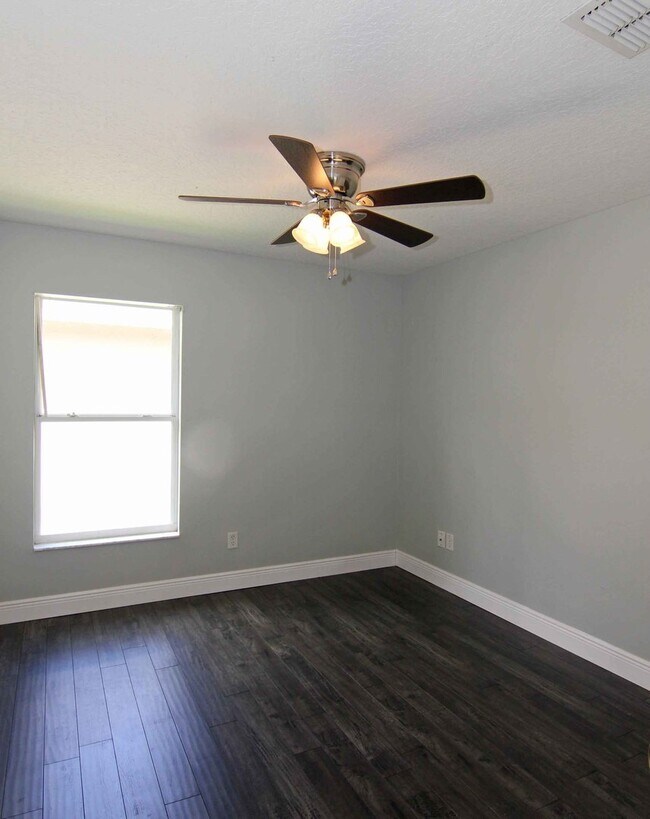 Building Photo - Renovated 4/2 Pool home in a cul-de-sac