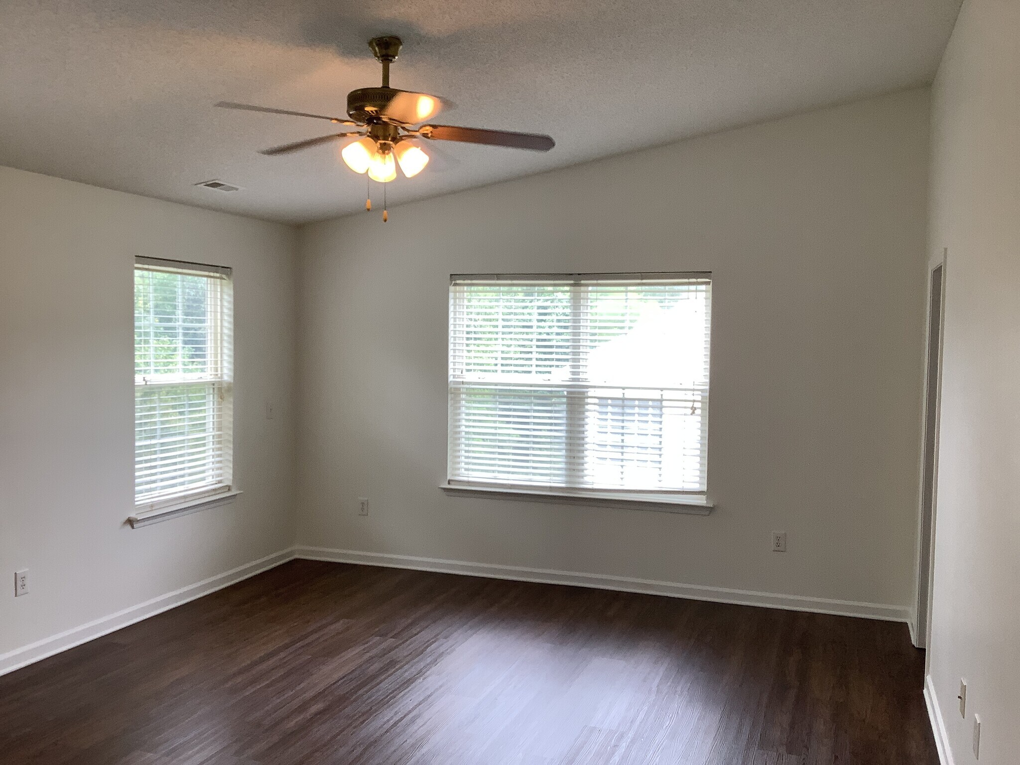 Building Photo - 6527 Forest Cross Dr