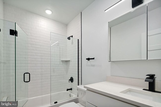 Building Photo - 2132 Pine St