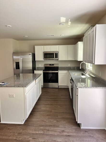 Building Photo - 1017 Sharron Creek Dr