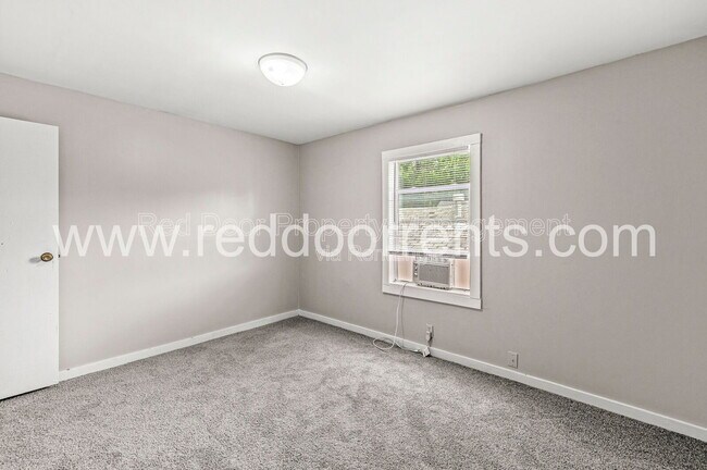 Building Photo - 970 Edgemont Ave
