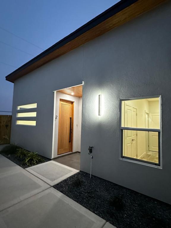 Building Photo - 310 E Rogers Rd