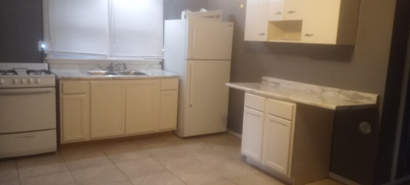 Building Photo - 7356 S Perry Ave