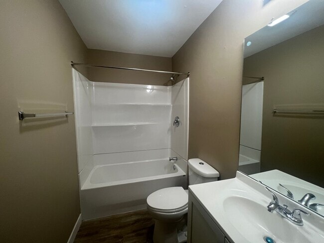 Building Photo - JUST LISTED for RENT!